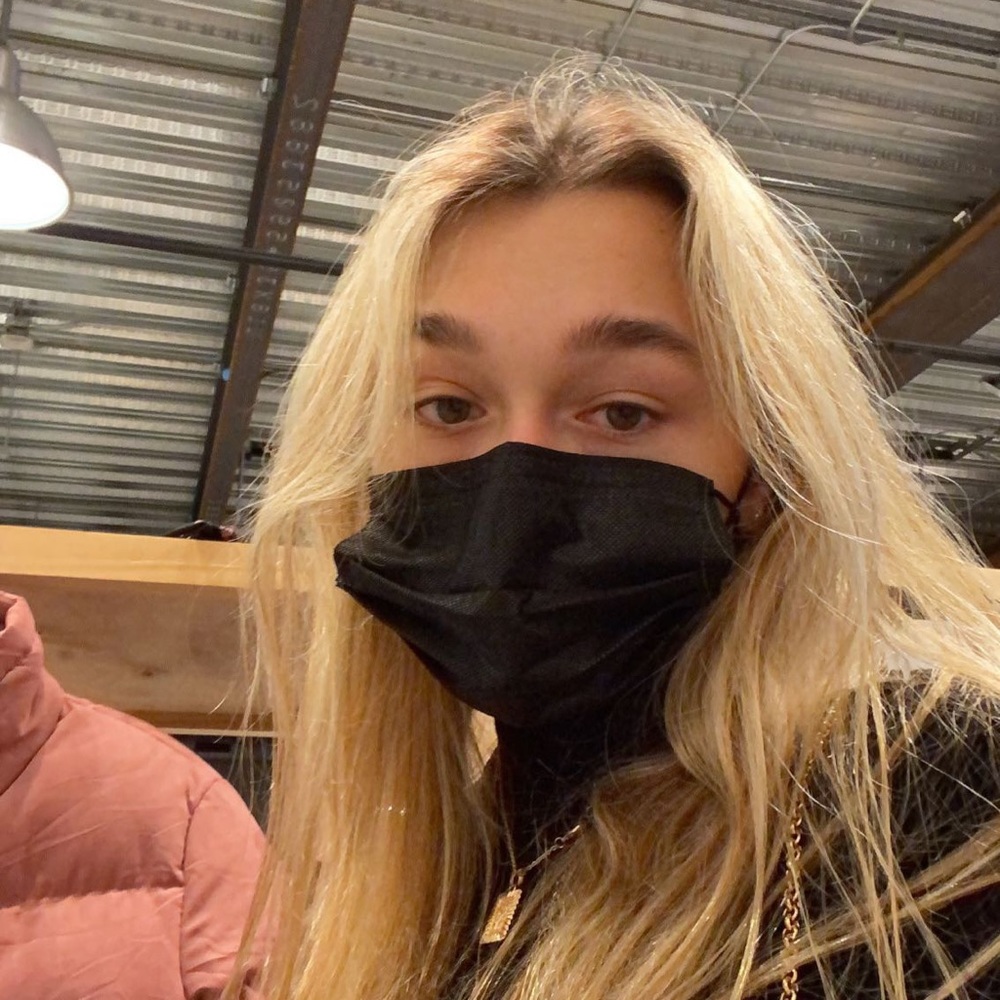 Meet your Posher, Alexia